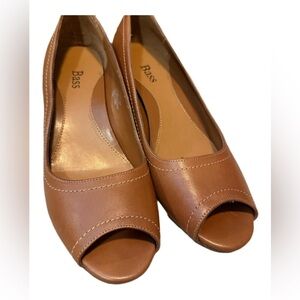 Bass Tan Heels Peep Toe